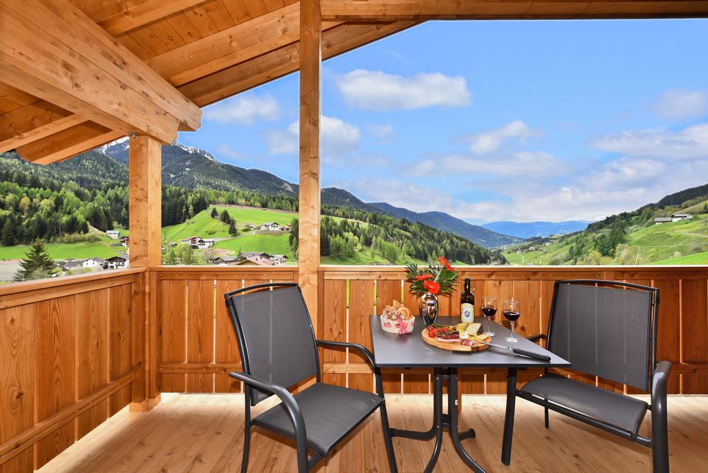 Apartment mit Balkon